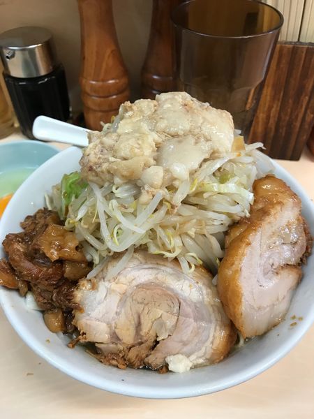 「ラーメン、生卵(ヤサイ、アブラ、カラメ)」@自家製ラーメン 大者の写真