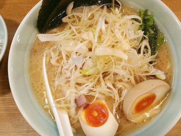 「ネギラーメン＋味玉」@豚骨醤油らーめん 浅草隊の写真