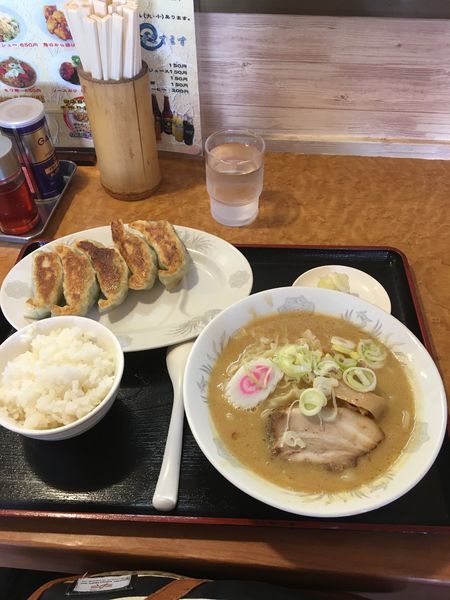 「餃子セット（みそラーメン） 1000円」@佐野青竹手打ちラーメン いしかりの写真