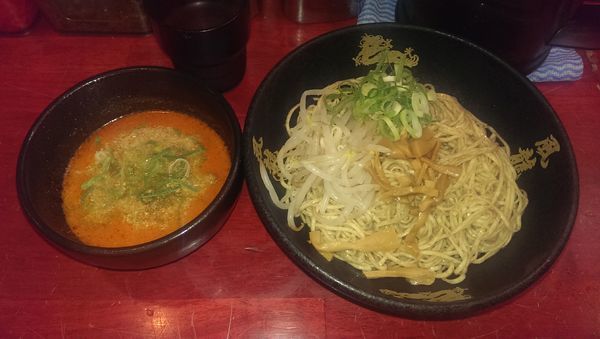 「冷し、ごまざる辛、替玉W」@とんこつラーメン 博多風龍 渋谷店の写真