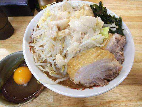 「味噌ラーメンヤサイニンニクアブラ＋生玉子　850＋50円」@ラーメン 登良治郎の写真