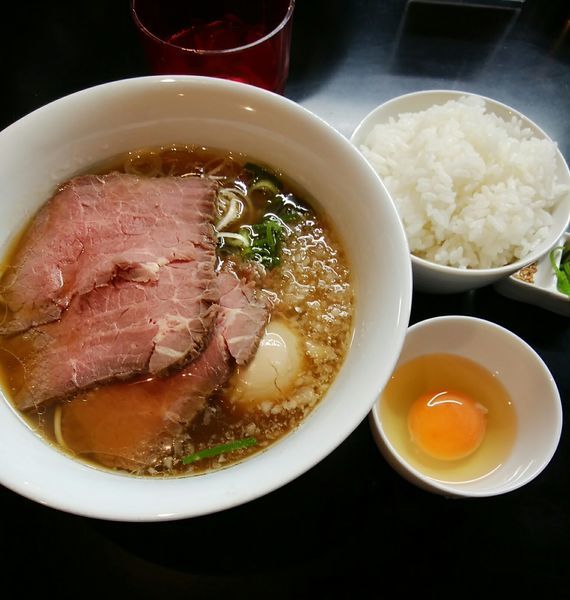 「贅沢焼牛らぁ麺・卵かけご飯」@牛骨らぁ麺 マタドール 本店の写真