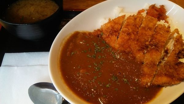 「ジャンボチキンカツカレー 930円」@串かつ でんがな パオレ南大沢店の写真
