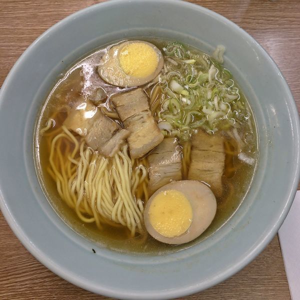「ラーメン￥６５０＋玉子＋チャーシューおこわ」@名代らーめん 航海屋 新宿店の写真