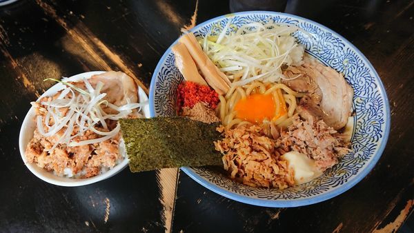 「カレーまぜそば（並） 880円 + チャーシュー丼 300円」@狼煙 〜NOROSHI〜の写真