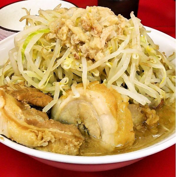 「小ラーメン豚入り＋ニンニク味＋生卵」@ラーメン二郎 茨城守谷店の写真