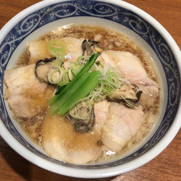 「【限定】牡蠣と豚の背脂チャーシュー麺９００円」@寿製麺よしかわ 川越店の写真