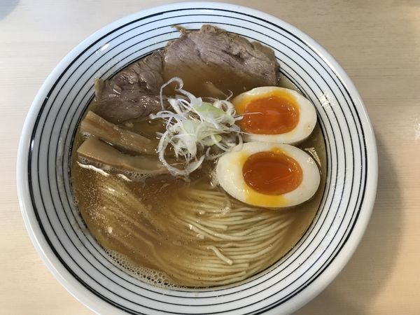 「煮干しらぁめん味玉入り」@煮干しらぁめん 猫トラ亭の写真