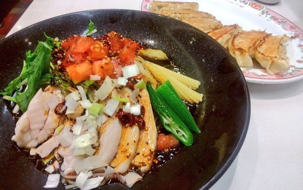 「よだれ鶏冷麺＋餃子6個」@餃子の王将 石川町店の写真