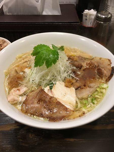 「塩中華そば大盛＋チャー玉丼」@中華そば こむぎの写真