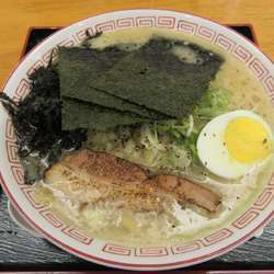 背脂とんこつ醤油８００円＋岩海苔１００円（税込み９７２円）