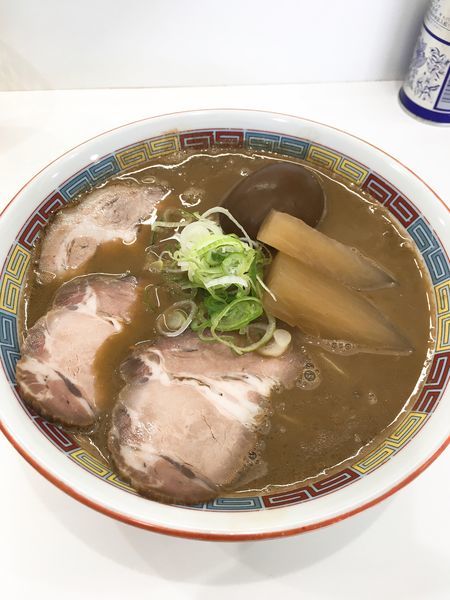「煮干鰮豚骨らーめん煮玉子入り 特濃」@煮干鰮豚骨らーめん 嘉饌の写真