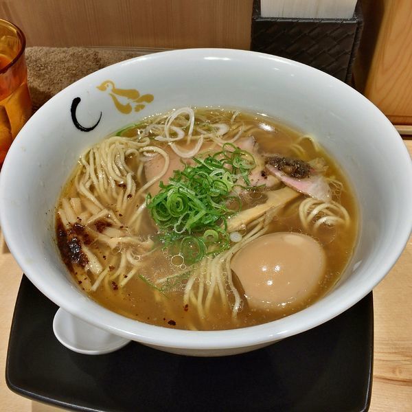 「味玉そば（醤油）￥９５０」@SOBAHOUSE 金色不如帰 新宿御苑本店の写真