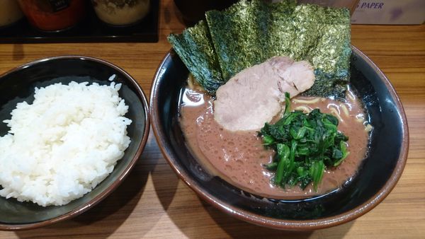 「ラーメン(￥680-)+ライス(￥50-)」@横浜家系らーめん 輝道家の写真