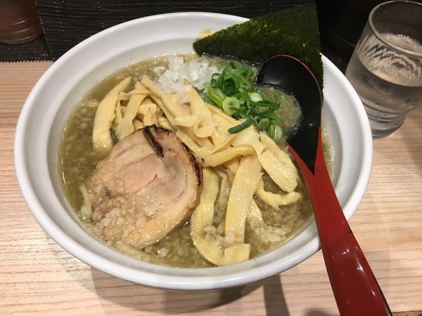 「煮干背脂ラーメン」@小杉らぁめん 夢番地の写真