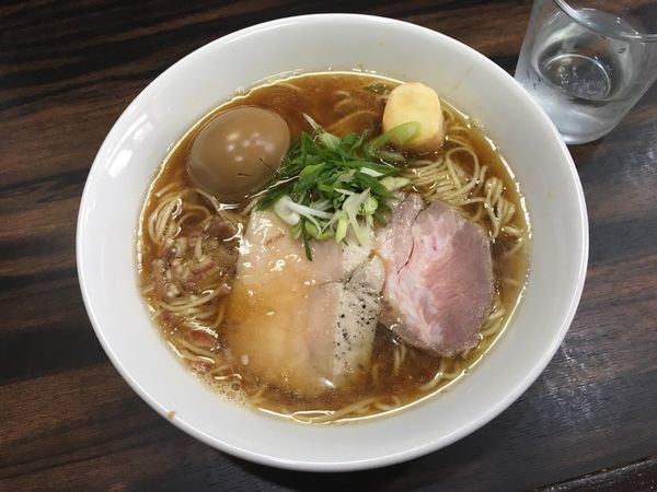 「中華そば＋懐かしの固茹で玉子」@中華そば 梟の写真