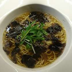 トリュフヌードル　１８００円