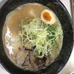 w豚骨スープラーメン