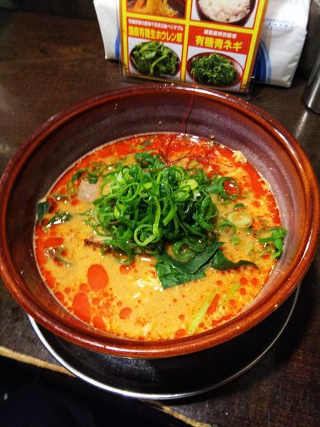 「赤辛 担々麺・有機青ネギトッピング」@光麺 原宿店の写真