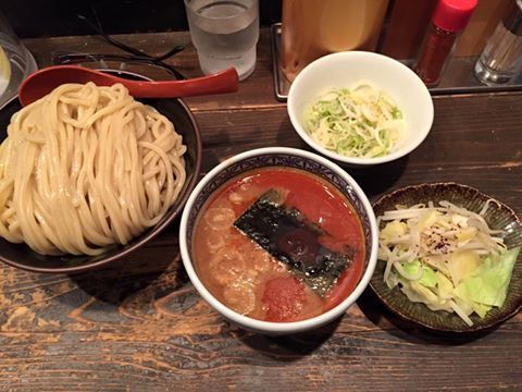 「辛つけ麺・大(400g)+ちょこっと野菜+メンマ」@つけ麺専門店 三田製麺所 三田本店の写真