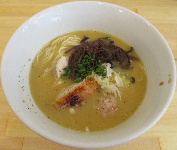 「博多水炊きらーめん　780円」@博多水炊きらーめん うかんむりの写真