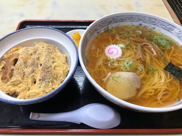 「カツ丼とラーメン  1000円」@清水屋 南光台店の写真