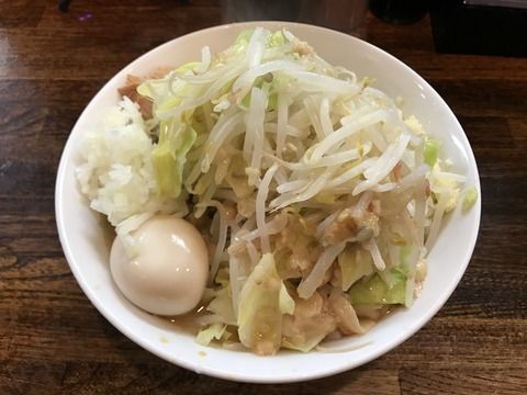 「普通(中盛240g)+タマネギ+味玉」@麺屋 鳳の写真