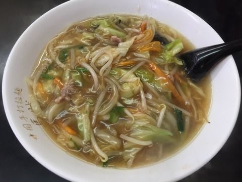 「チャンポン麺と餃子」@中国手打拉麺 馬賊 日暮里店の写真