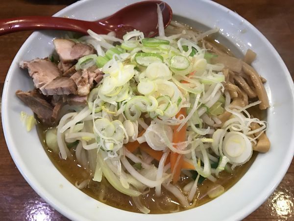 「みそらーめん+ドカンと野菜増し」@さっぽろ羅偉伝 高田馬場店の写真