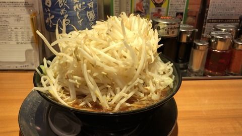 「嵐げんこつらあめんデビル+もやし+キャベツ」@らあめん花月嵐 浅草雷門店の写真