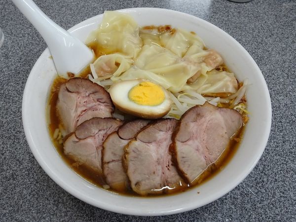 「チャーシューワンタン麺（1,050円）」@中華麺店 喜楽の写真