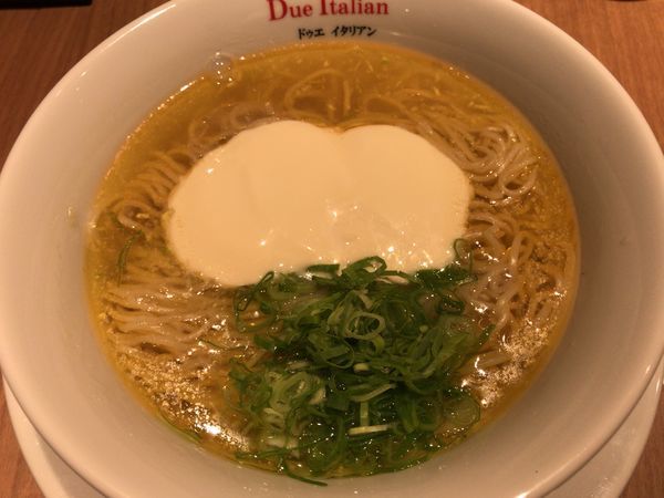 「らぁ麺フロマージュ(大盛)」@らぁ麺 ドゥエ イタリアン 三軒茶屋の写真