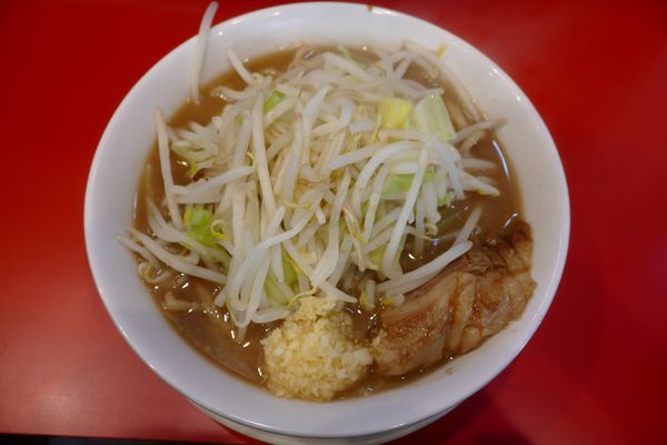 「ラーメン¥730（豚1枚入）／ニンニク¥0」@用心棒の写真