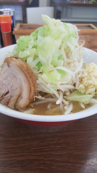 「正油らーめん並盛・野菜・ニンニク」@らーめん 旭郎山の写真