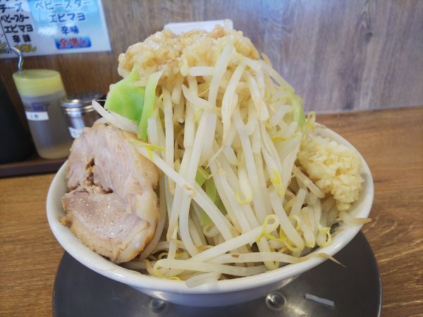 「ラーメン、無料トッピング全部」@ジャンクガレッジ しらこばと公園前店の写真