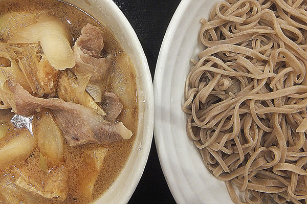 「肉ネギつけ汁そば(大盛)」@焼鳥日高 せんげん台西口店の写真