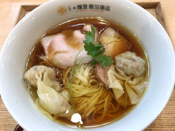 「わんたん入り醤油らぁ麺」@飯田商店 湯河原本店の写真