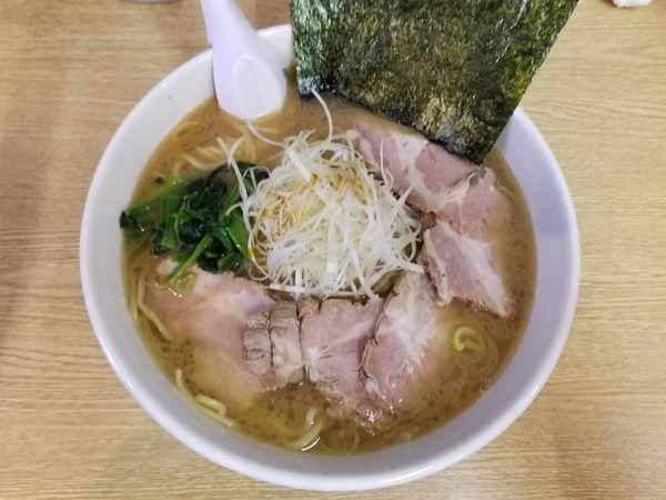 「醤油豚骨ネギチャーシュー」@とんぱた亭 藤が丘店の写真