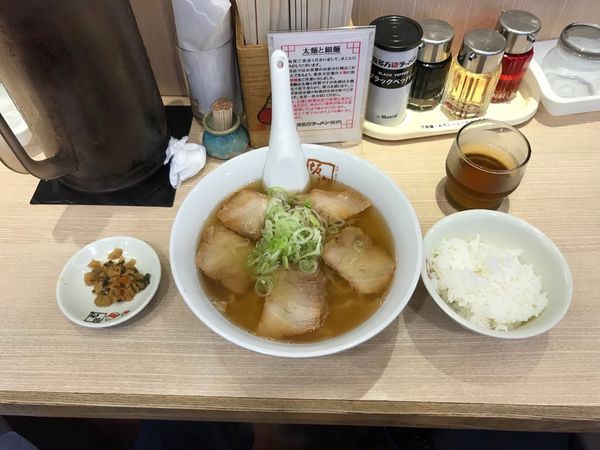「喜多方ラーメン 650円」@喜多方ラーメン坂内 新宿西口思い出横丁店の写真