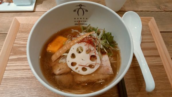 「淡麗しょうゆ(細麺)」@案山子の写真