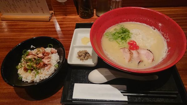 「鶏煮干しらぁめん 塩 800円+チャーシューご飯 280円」@麺や いま村の写真