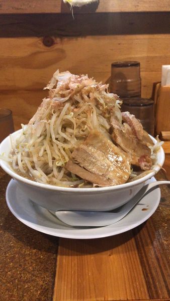 「豚入大マシマシ」@ラーメン・つけ麺 神起の写真