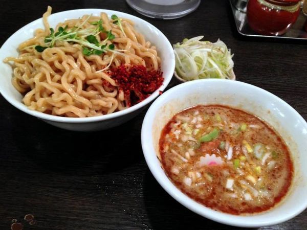 「辛つけめん・特盛＋ネギトッピング」@つけめんTETSU 六本木ヒルズ店の写真