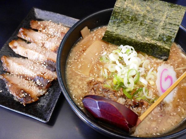 「梁山泊らーめん(醤油)¥1,050」@らーめん梁山泊の写真