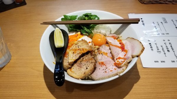 「混ぜそば(煮干ベース)+ﾁｬｰｼｭｰ+追い飯」@mojamojaの写真