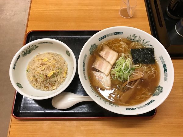 「中華そば大盛り+半チャーハンセット 630円」@日高屋 新宿東口店の写真