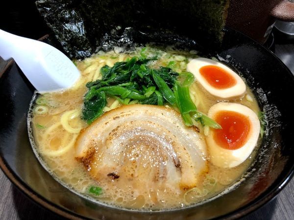 「豚骨玉子醤油味」@ラーメン 春樹 八王子店の写真