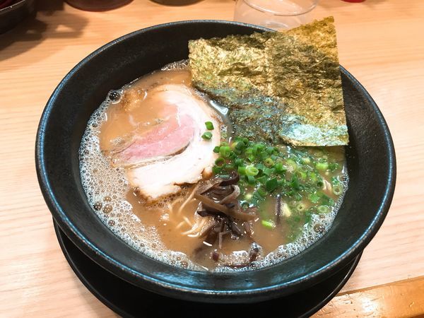 「らーめん＋無料替玉」@九州とんこつらーめん ひらさわの写真