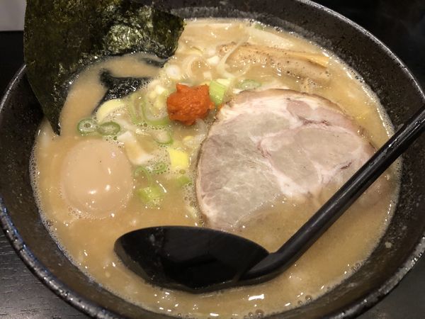 「白味噌味付玉子らーめん」@北海道らーめん奥原流 久楽 本店の写真