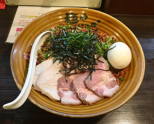 「特製濃厚あん肝まぜそば+味玉」@麺や でこの写真